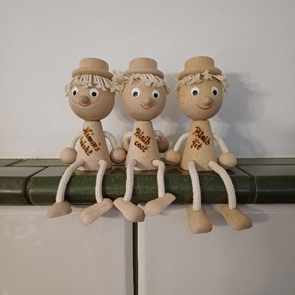 Kantenhocker Mann mit Hut